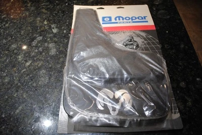 Mopar 82203704 ПЕРВОКЛАССНЫЕ ЗАДНИЕ БРЫЗГОВИКИ DODGE RAM 2000 DAKOTA DURANGO НОВЫЕ ИЗ СТАРЫХ ЗАПАСОВ - Изображение 1 из 4