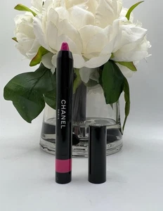 Chanel Le Rouge Crayon de Couleur N° 7 Fucsia 0,04 OZ Nuevo Sin Caja - Imagen 1 de 2