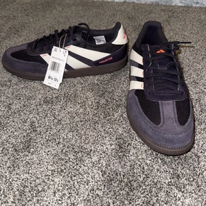 Adidas Unisex Freestyle Indoor Sneaker IF6308 Taglia 9.5 Aurora Nero/Allumina/Turb - Foto 1 di 7