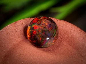 Opale nero etiope 2,15 carati cabochon 9x9x4 mm forma rotonda Welo opale di fuoco - Foto 1 di 3