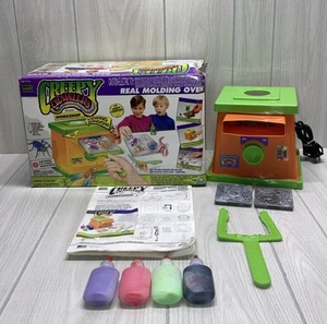 Vintage 1994 Creepy Crawlers Workshop Bug Maker Oven #9888 w/2 Molds Works Well - Picture 1 of 19