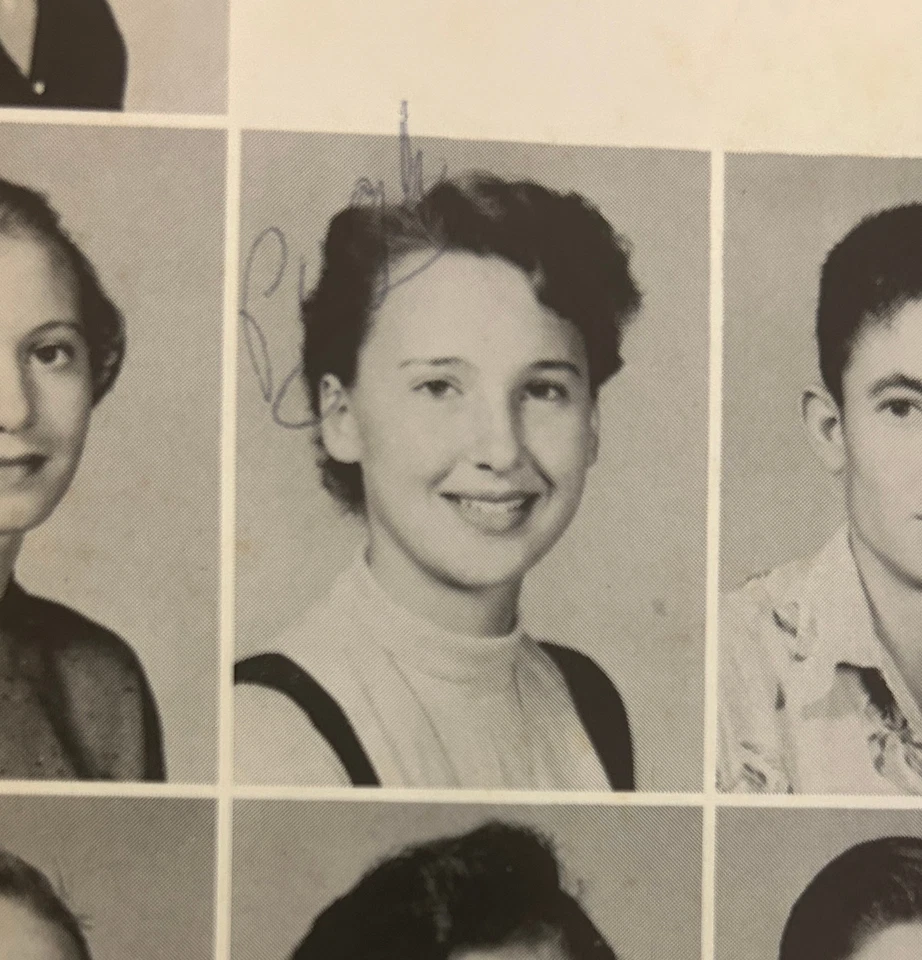 TAMMY WYNETTE High School Yearbook Country Superstar VINTAGE SIGNED VERY SCARCE - Image 1 of 4