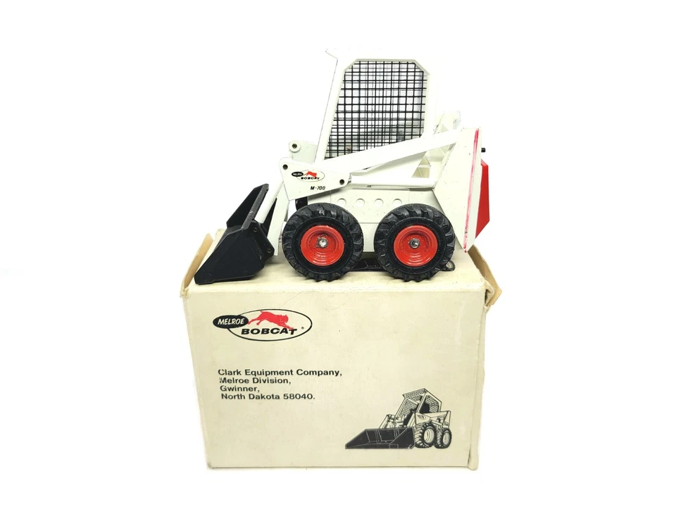 Bobcat Clark M-700 Skid-Steer Loader - Conrad Gescha 1:24 Scale Model #2401.1 - Image 1 of 4