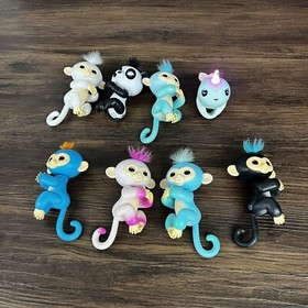 READ Fingerlings  Lot of 8 Monkey, Glitter Panda, Untamed Raptor