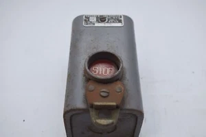 Square D 9001-B38 PUSH-BUTTON STATION STOP LOCKOUT STANDARD DUTY NEMA TYPE 1 ENC - Picture 1 of 4