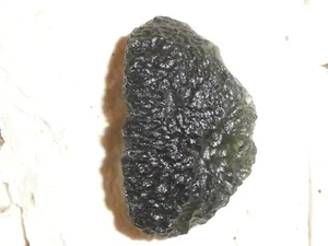 100% AUTHENTIC RAW FORM LARGE MOLDAVITE METEOR TEKTITE 10.6 G  53.5 CARATS CHLUM - Picture 1 of 12