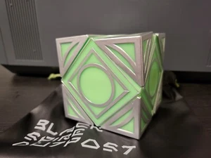 Nuevo Star Wars Galaxy's Edge Plata Verde Jedi Holocrón Versión 2.0 Disney - Imagen 1 de 2