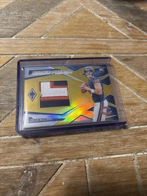 Camiseta 2024 Panini Phoenix - Rookie Phenom Caleb Williams #RPJ-CWS Gold /10 - Imagem 1 de 3