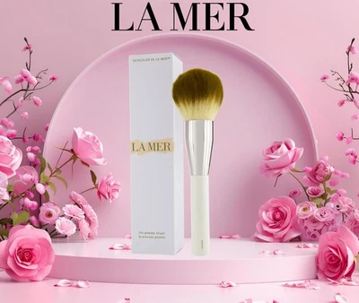 LA MER The Powder Brush - Ultra Suave - NUEVO - Herramienta de Maquillaje de Lujo - Precio de venta sugerido por el fabricante $80+ Nuevo en caja Foto 1 de 4