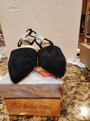 Bella Vita Sarah Slingback Shoe Velvet, NIB,  Size 8w, Kitten Heel  - Image 1 of 4