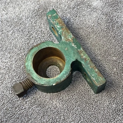 Soplador Champion y soporte inferior de poste de forja. Foto 1 de 4