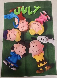 Snoopy and the Gang "¡Julio!" "Bandera de jardín 12""x 18""" - Imagen 1 de 1
