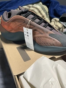 Size 10 - Adidas Yeezy 700 V3 Copper Fade - Picture 1 of 5