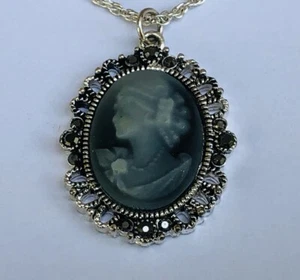 Cameo necklace 18 inches Silvertone - Picture 1 of 6