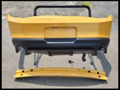 Cubierta de parachoques trasero Ford Mustang GT 2010-2012 doble cenefa de escape código de pintura NQ Foto 1 de 4