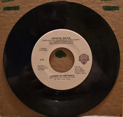 Crystal Gayle — Coming to the Dance; Nobody Wants to Be Alone — винил 45 об/мин 7 дюймов - Изображение 1 из 2