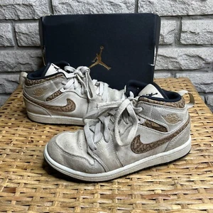 Jordan Boy's Air 1 Mid SE Suede Kids Size 2 Beige Tan Nike Brown Lace Up Sneaker - Picture 1 of 7