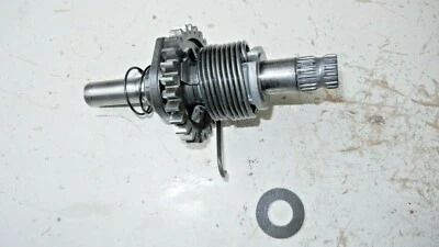 Suzuki TS250 TS 250 1972 eje de arranque husillo estriado montaje de arranque Foto 1 de 4