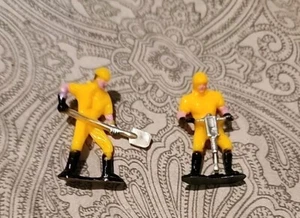 Thumb Size Construction Worker Figures - Picture 1 of 3