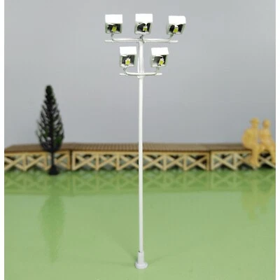 2 x HO scale LED plaza lights model limelight projector street lamp post #015 - Image 1 of 4