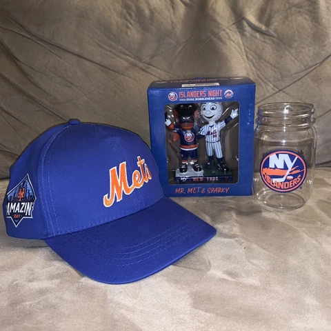 New York Mets & Islanders SGA 2023: Mr. Met & Sparky Dual Bobblehead, Cap, Jar Cover