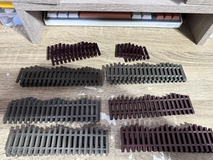 Large Lot of 26 O Scale Picket Fence Pieces in Multiple Sizes - Most 6 Inches - Picture 1 of 5