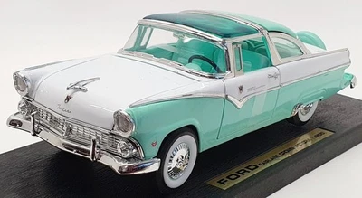 Road Signature 1/18 Scale 92138 - 1955 Ford Fairlane Crown Victoria - White/Grn - Image 1 of 4