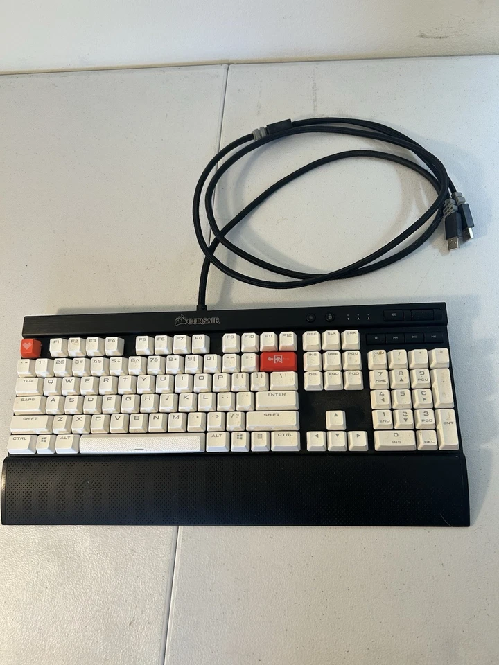 Corsair K70 - Image 1 of 1