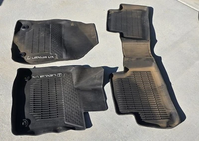 Forros de piso y alfombrilla de carga para todo tipo de clima Lexus UX Foto 1 de 3