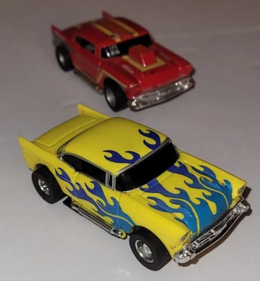 TYCO HO SLOT CARS PAR DE 2 CHEVYS "57" AMARILLO Y CON LLAMA (Raro) y ROJO BELA IR Foto 1 de 4