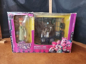 The Muppet Show Muppet Labs Becher, Tavolo Esperimento Rilevatore Gorilla - Foto 1 di 9
