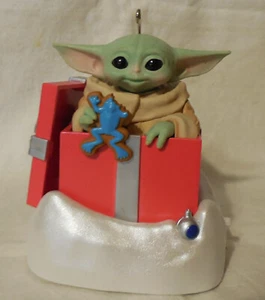 2022 Hallmark Star Wars GROGU Sound & Motion Ornament Greetings The Mandalorian - Picture 1 of 11