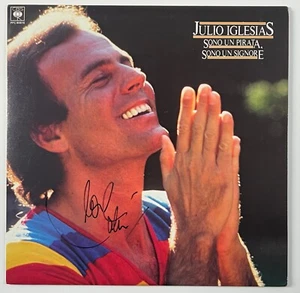 Julio Iglesias JSA Autogramm signed Album Vinyl Schallplatte Sono Un Pirata - Bild 1 von 3