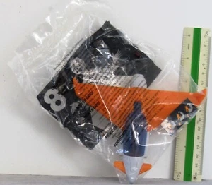 MIP McD McDonald's 2001 ACTION MAN con GRINDER PLANE #8 Comida JUGUETE Hasbro 5" de largo - Imagen 1 de 2