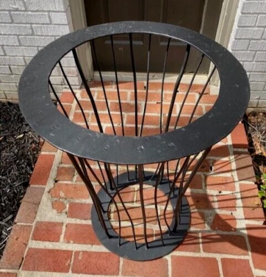 MODERN, ORNATE, HEAVY DUTY CAST IRON DINING / PATIO PEDESTAL TABLE BASE - VG+ - Image 1 of 4