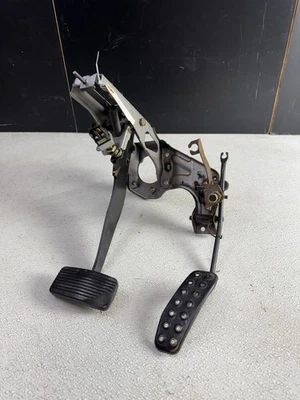 1990-2005 Mazda Miata Gas and Brake Pedal Assembly Automatic OEM - Image 1 of 4