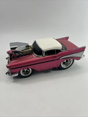 Muscle Machines 1:24 Scale Diecast Two Tone purp/White ‘57 Chevy Bel Air Hot Rod - Image 1 of 4