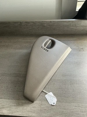 Pontiac Montana 2002 cubierta interior de caja de fusibles/relé usado Foto 1 de 4