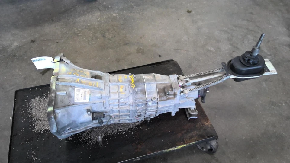 Used Manual Transmission Assembly fits: 2010 Chevrolet Camaro MT 6 Speed LS opt Foto 1 de 4