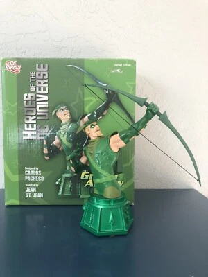 DC Direct - Heroes Of The DC Universe - Green Arrow (Limited Edition 0026/3000) - Image 1 of 4