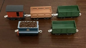 2009 Thomas & Friends Trackmaster Train Cargo Cars 5 PC Mixed Lot - Picture 1 of 3