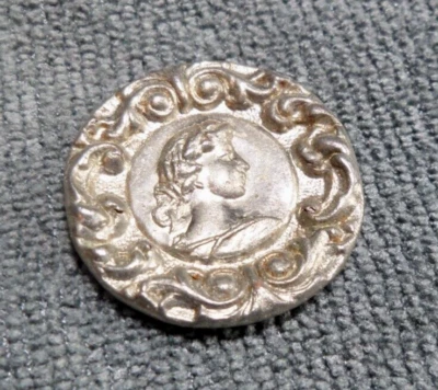 Vintage Antique Metal Picture Button LADY CAMEO - Image 1 of 4