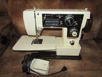 MÁQUINA DE COSER VINTAGE MODISTA 1875 Foto 1 de 4