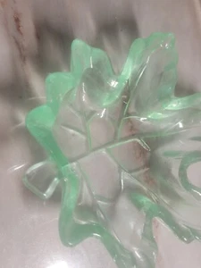 Schmuckschale aus grünem Glasblatt - Bild 1 von 4