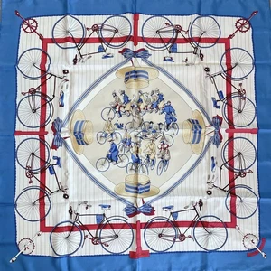 HERMES Carre 90 Schal LES BECANES Seide blau mit Etikett ohne Karton unbenutzt Flecken. - Bild 1 von 7