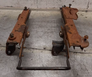 Soporte elevador deslizante derecho para asiento de pasajero delantero Jeep Cherokee XJ 96-01 - Imagen 1 de 8