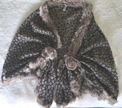 Envoltura/estola con estampado de leopardo forrada de piel sintética Chico para damas Tamaño: pequeño-mediano Foto 1 de 3