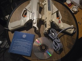 SEGA DREAMCAST GUNS X2 WITH THE HOUSE OF THE DEAD 2, RETRO