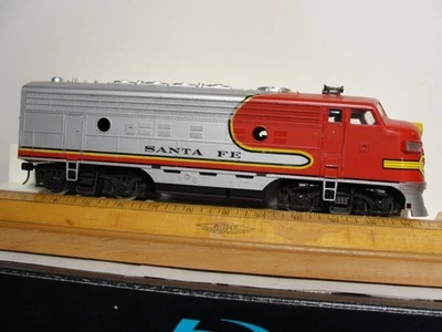 Atlas  O Scale Santa Fe  F   Diesel Locomotive   TESTED RUNS WELL. - Image 1 of 3