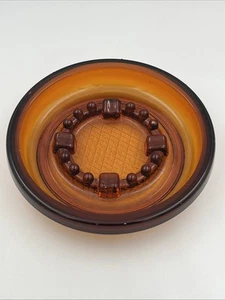 Cenicero vintage de vidrio ámbar MCM de 8" con 4 puntos para cigarrillos - Imagen 1 de 6